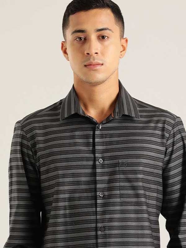 Indian Terrain Men Striped Navy Shirt